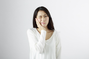 歯が痛い女性の写真